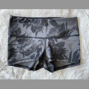 Lululemon Women's Activewear Shorts - Black/Gray Floral - Size 4